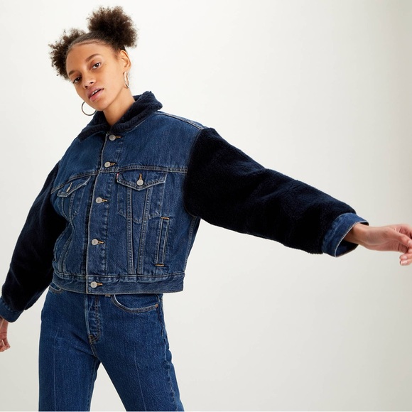 LIKE NEW Levi’s Cocoon Bomber Sherpa Trucker Jacket - Dark Wash - Picture 3 of 4